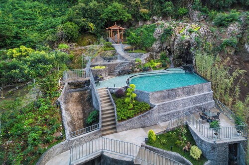 Yangshuo Mountain and City Resort 