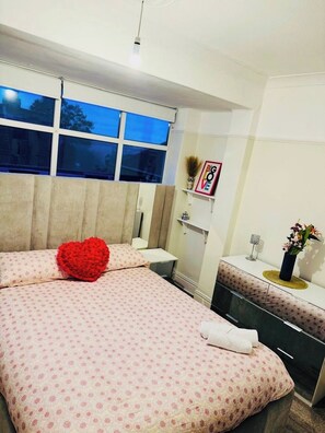 4 slaapkamers, een strijkplank/strijkijzer, wifi, beddengoed