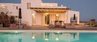 Villa Sunshine · 5BR Beachfront Über Boho Chic Vil