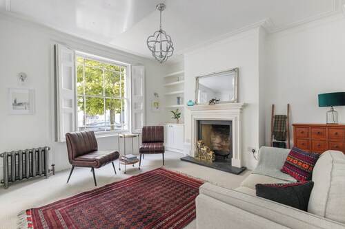 Family House Up To 8ppl w/ Rooftop Terrace