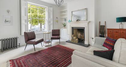 Family House Up To 8ppl w/ Rooftop Terrace