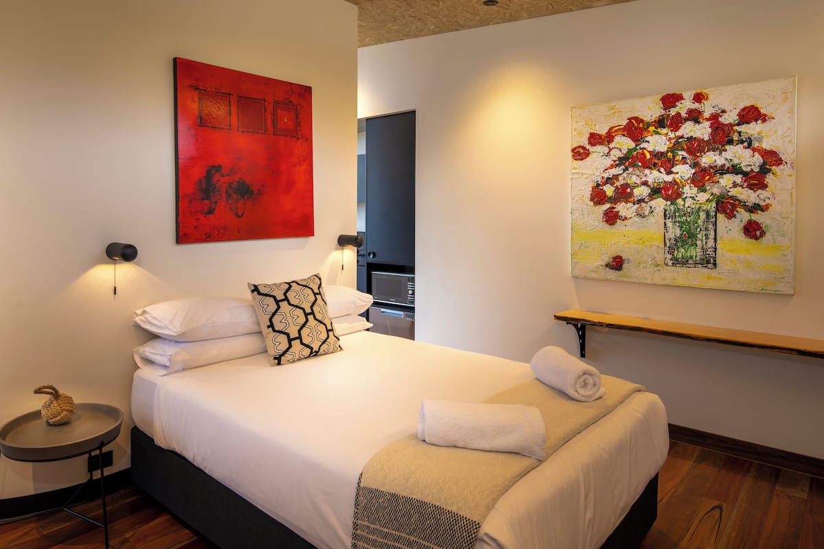 Select Comfort beds, bed sheets