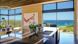 Luxury House, 3 Bedrooms, Private Pool, Bay View | Select Comfort beds, bed sheets, wheelchair access