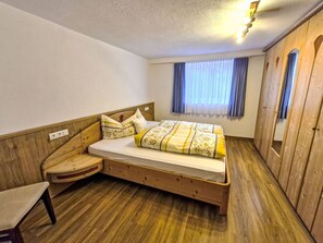 1 bedroom, free WiFi - Cosy apartment for 4 guests with WIFI, TV and terrace (Wenns)
