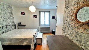 1 bedroom, bed sheets