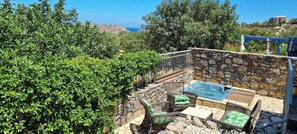 Terrace/patio - Plaka-Sleeps4-Parking-Pool-HotTub-SeaViews (Elounda)