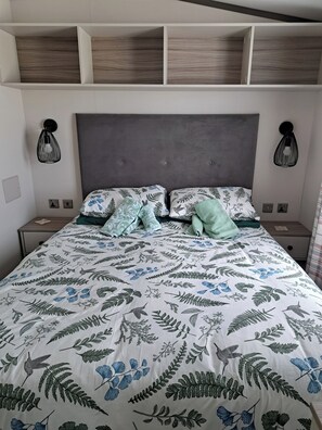 3 bedrooms, iron/ironing board, WiFi, bed sheets - Tranquil Lodge Retreat in Paignton (Paignton)