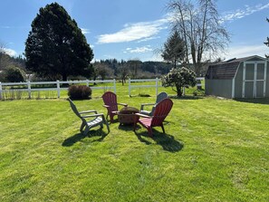 Property grounds - Cozy countryside getaway in downtown Forks, Washington. (Forks)