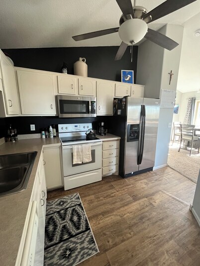 Welcome to Princeton Pines! 3-BDRM HOUSE/2.5 ACRES/FIREPIT/FOOSBALL/Wii/SUNSETS!