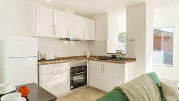 Fridge, oven, coffee/tea maker, toaster