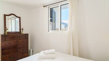 1 bedroom, internet, bed sheets