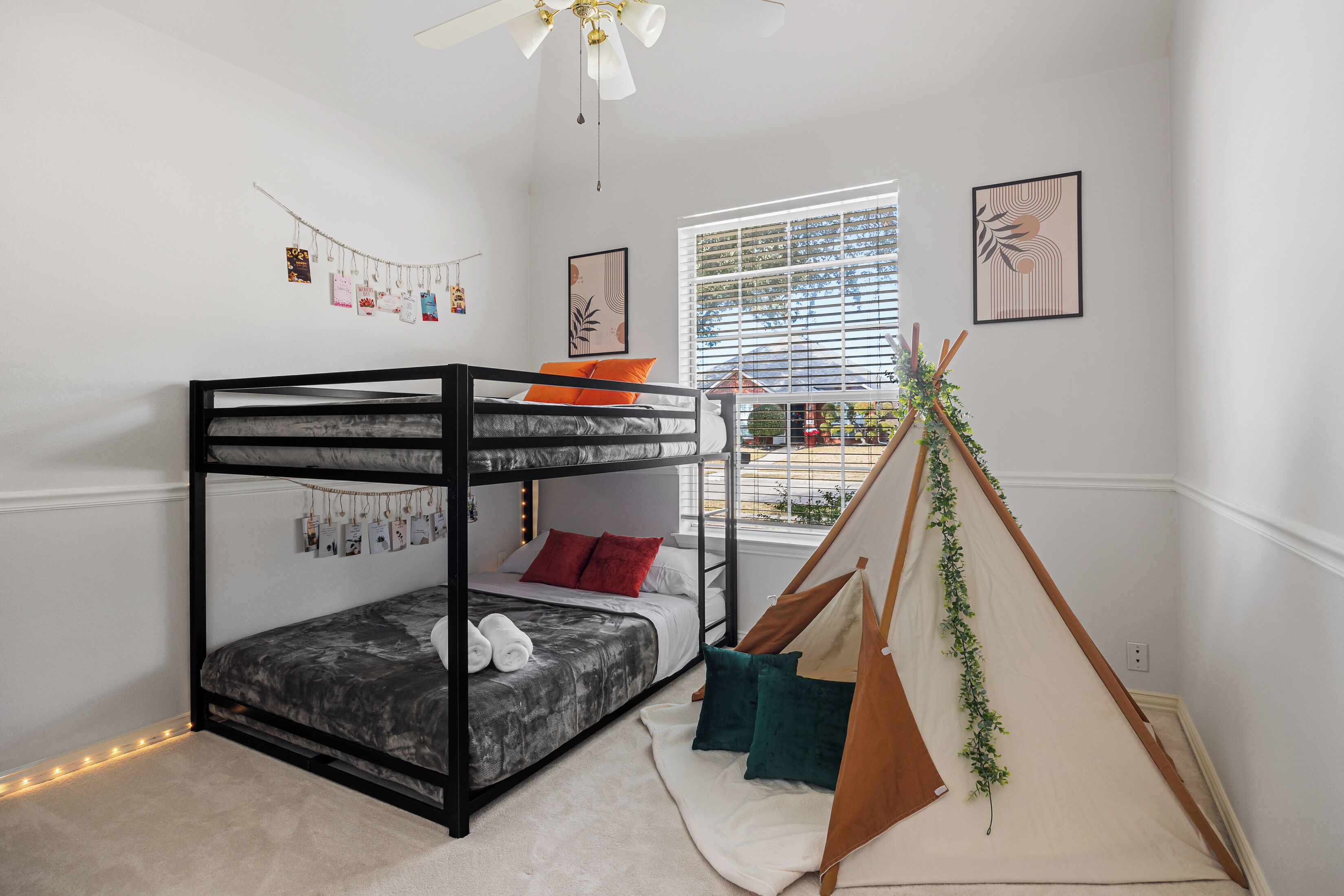 3 Schlafzimmer, Schreibtisch, Bügeleisen/Bügelbrett, Reisekinderbett