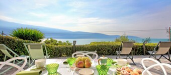 Verde Salvia With Lakeview Terrace+Garden, Gargnano, Italy