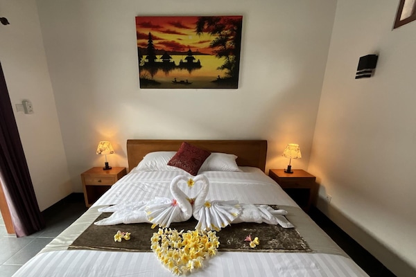 Bedroom 01 with king size bed (Ensuite)