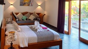 Room - Villa - Sleeps 6 - Private pool - Parking (Karangasem)