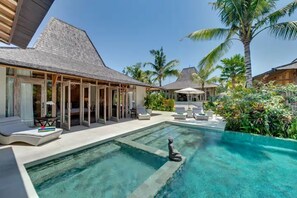 Outdoor pool - Canggu Tropical Living in Artisan Teak Joglo Estate 50 meters to beach 2500 Sq M (Bali)