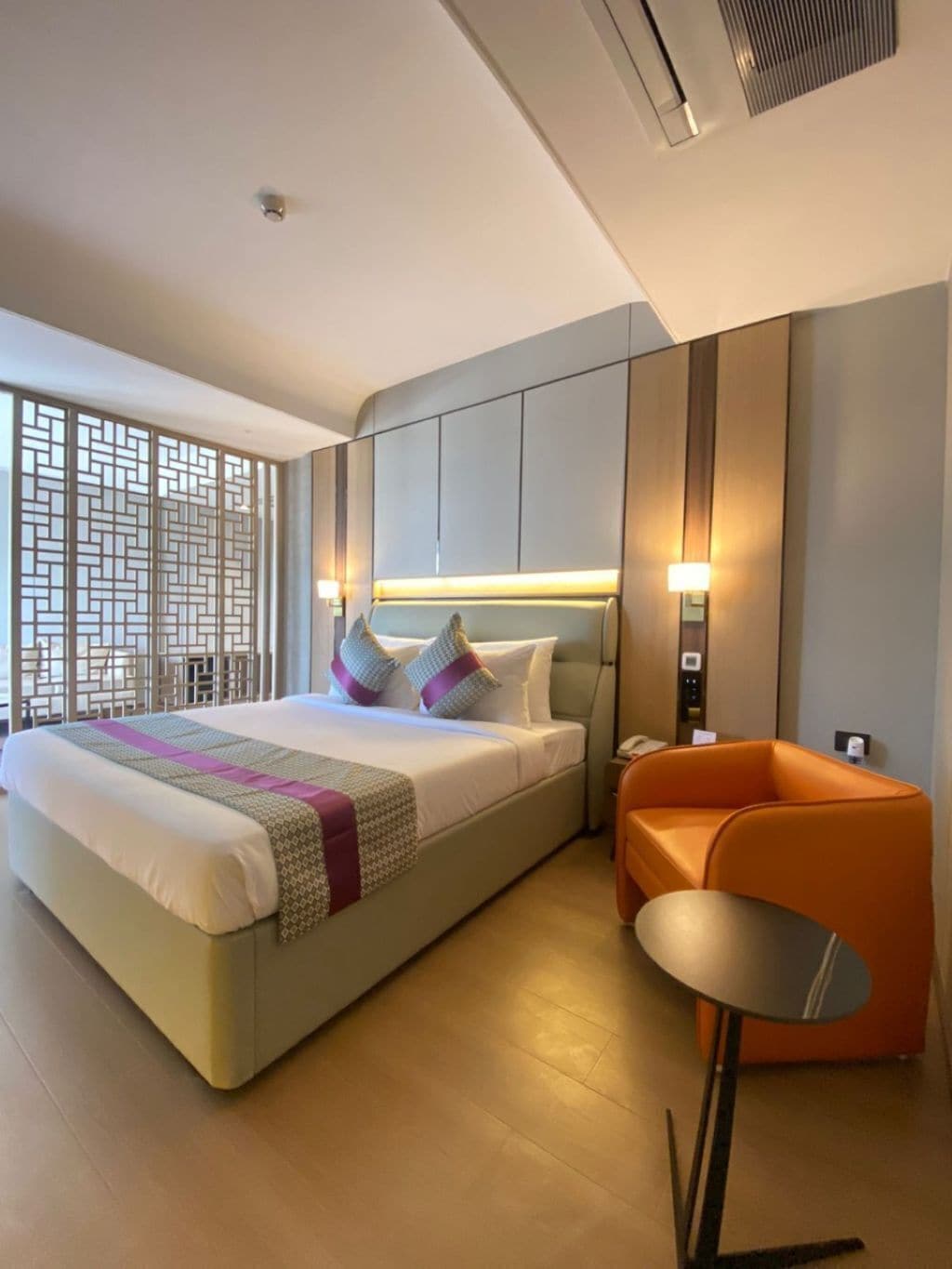 Mayflower Suite | Minibar, iron/ironing board, free WiFi, bed sheets