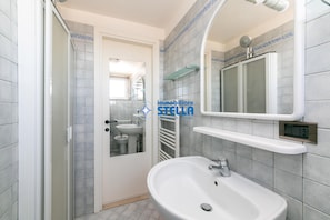 Shower, bidet