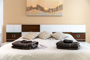 3 bedrooms, desk, iron/ironing board, WiFi