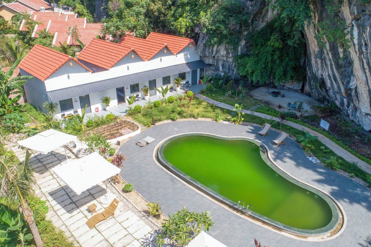 Family Pool View | Escritorio, wifi gratis, ropa de cama