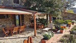 Outdoor dining - CASAL TREGGIA - Val d'orcia  Immersed in the evocative setting of the Val d'Orcia (Radicofani)