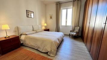 2 bedrooms, iron/ironing board