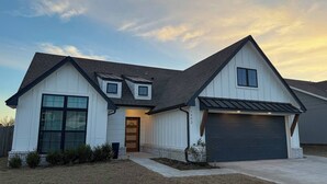 Exterior - Your Perfect Home Away From Home · Owasso, OK (Owasso)