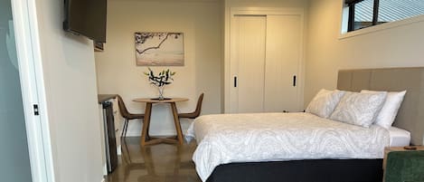 1 bedroom, iron/ironing board, travel cot, free WiFi