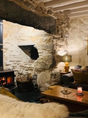 Interior - Secluded Mountain Stay - Stunning Views of Eryri (Gwynedd)