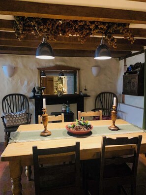 Dining - Secluded Mountain Stay - Stunning Views of Eryri (Dolgellau)