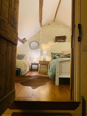 2 bedrooms, iron/ironing board, travel cot, WiFi