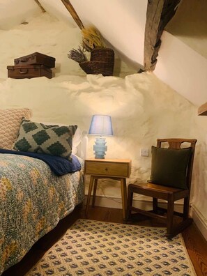 2 bedrooms, iron/ironing board, travel cot, WiFi - Secluded Mountain Stay - Stunning Views of Eryri (Dolgellau)