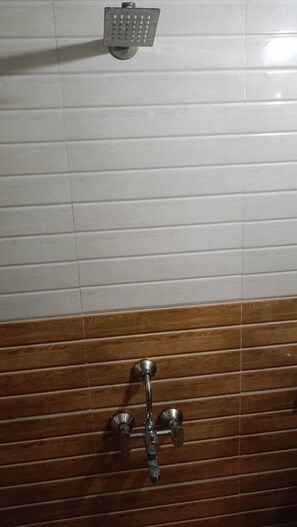 Double Room | Bathroom - Kokan Inn (Dapoli)