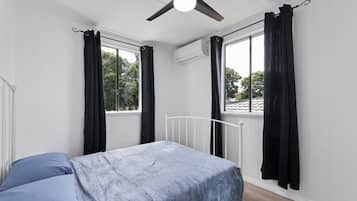 3 bedrooms, iron/ironing board, WiFi, bed sheets