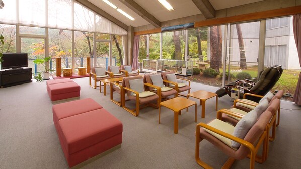 Coin salon dans le hall