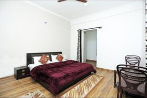 Kamar Single Deluks, balkon, pemandangan gunung | 1 kamar tidur, ruang kerja ramah laptop, dan setrika/meja setrika