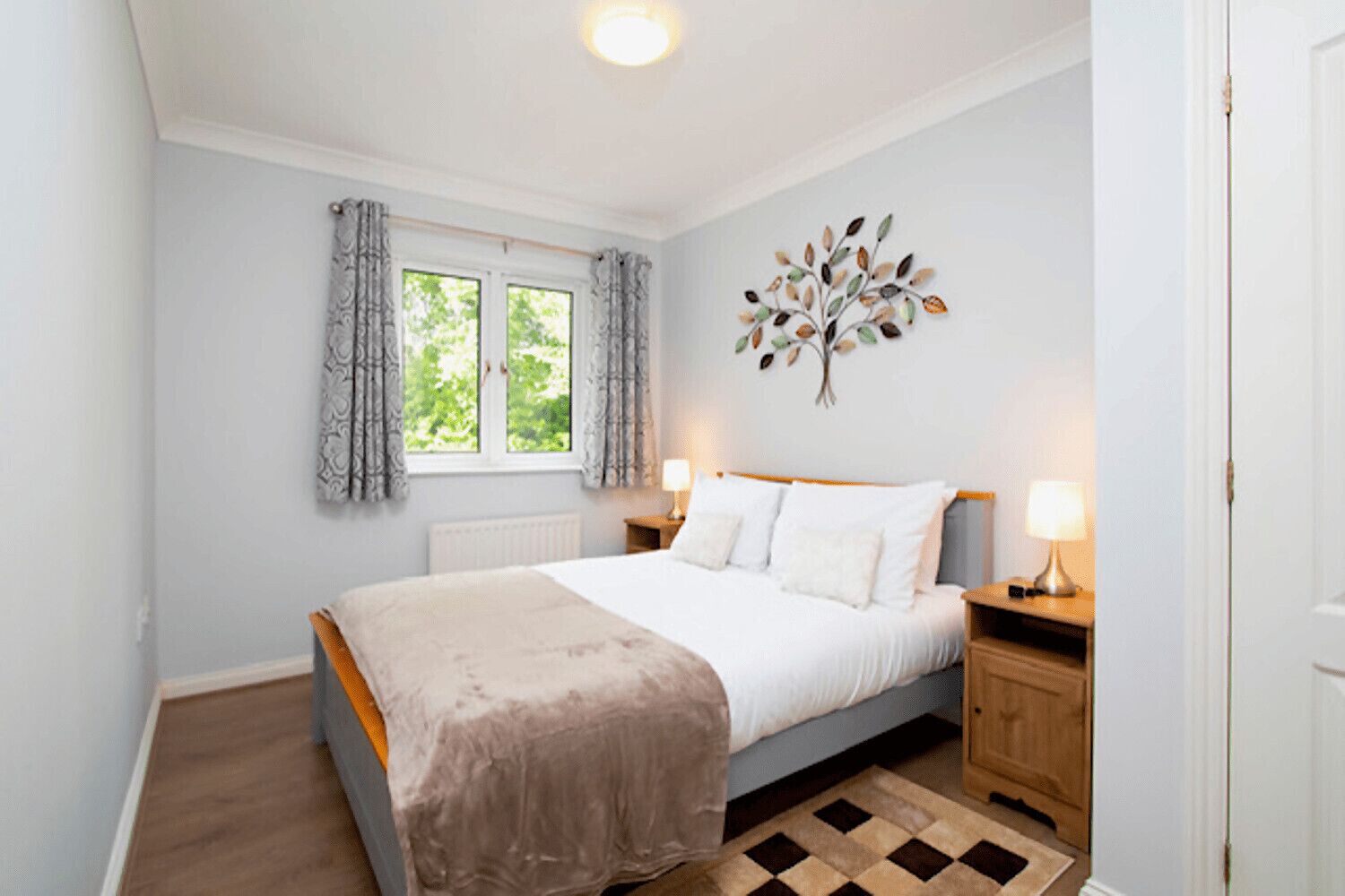 2 habitaciones, tabla de planchar con plancha y wifi gratis 