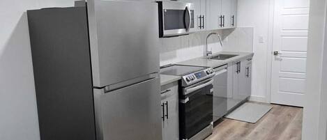 Mikrowelle, Ofen, Herdplatte, Geschirrspüler