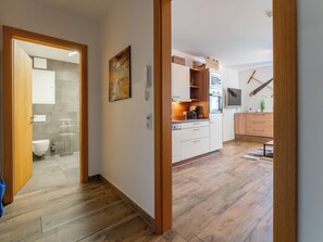 Fridge, microwave, oven, stovetop - Apartment with shared a sauna and fitness (Piesendorf)