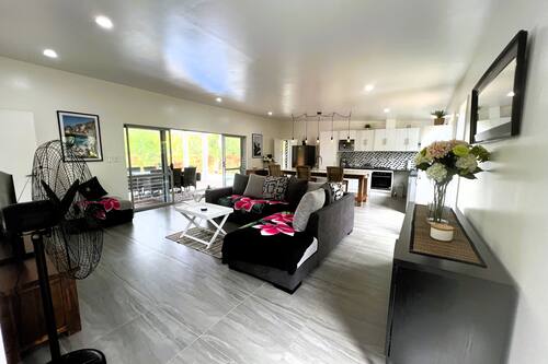 Deluxe House, 2 Bedrooms, Mountain View | Living area | 50-inch Smart TV with digital channels