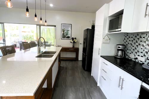 Deluxe House, 2 Bedrooms, Mountain View | Private kitchen | Coffee/tea maker, electric kettle