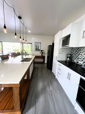 Deluxe House, 2 Bedrooms, Mountain View | Private kitchen | Coffee/tea maker, electric kettle