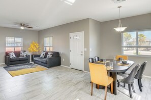 Dining - 3 Mi to Tucson Mall: Home w/ Large Outdoor Space! (Tucson)