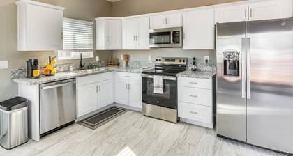 3 Mi to Tucson Mall: Home w/ Large Outdoor Space!