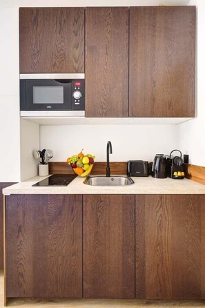 Fridge, microwave, coffee/tea maker, toaster - TBS 128 - Cosy studio perfectly furnished (Paris)