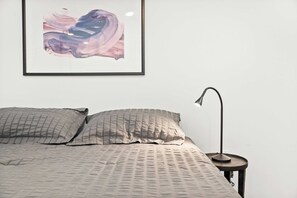 Iron/ironing board, WiFi, bed sheets - Charming Loft in DT ATX | Short Walk to Rainey St (Austin)