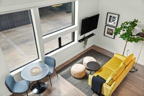 TV - Charming Loft in DT ATX | Short Walk to Rainey St (Austin)