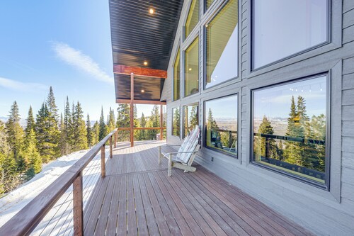 Views, Trails, Hot Tub & More: Luxe Wyoming Oasis
