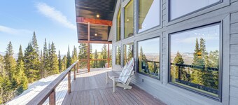 Views, Trails, Hot Tub & More: Luxe Wyoming Oasis