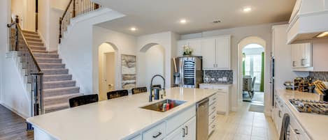 冷蔵庫、電子レンジ、コンロ、食器洗い機